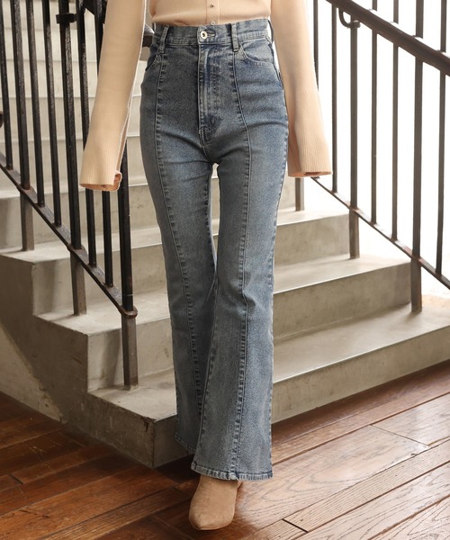 one after another NICE CLAUP(ワンアフターアナザーナイスクラップ)の「【S/Mサイズ展開】フレアデニムパンツ(デニムパンツ・レディース・ライトブルー/ブルー/グレー・MEDIUM/SMALL)」の3枚目の写真