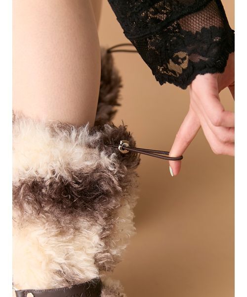 LILY BROWN（リリーブラウン）の「ハーネスストラップファーブーツ（ブーツ・レディース・ベージュ・S）」の14枚目の写真