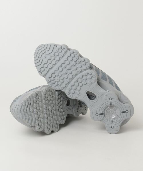 NIKE(ナイキ)の「NIKE SHOX TL ナイキ ショックス TL(スニーカー・メンズ・グレー/ブラック×ゴールド・27cm/28cm/29cm/27.5cm/30cm)」の6枚目の写真