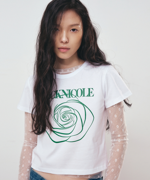 NICK&NICOLE(ニックアンドニコール)の「ROSE SIGNATURE CROP TOP_WHITE GREEN(Tシャツ/カットソー・レディース・その他・FREE)」の1枚目の写真