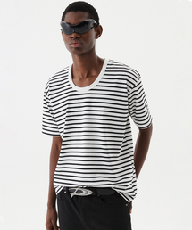 DNSR（ディーエヌエスアール）の「a semi-unneck striped T-shirt（Tシャツ/カットソー・メンズ）」