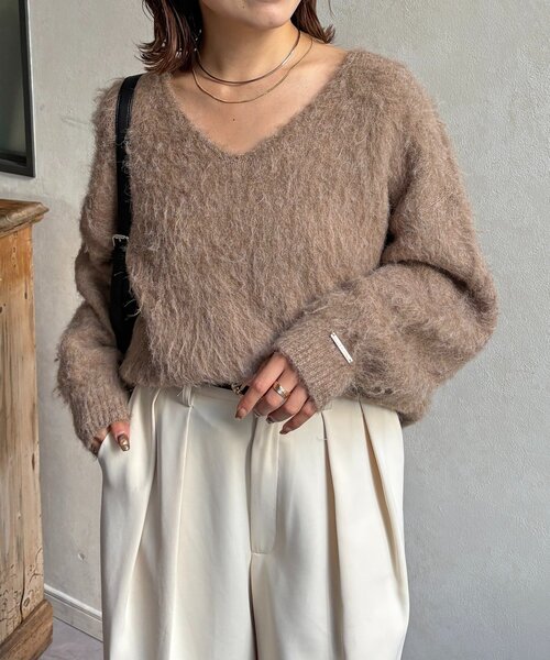 Thevon（ゼボン）の「アルパカ混Vネックゆるニット（ニット/セーター・レディース・アイボリー/サックスブルー/ピンク/モカ・FREE）」の3枚目の写真