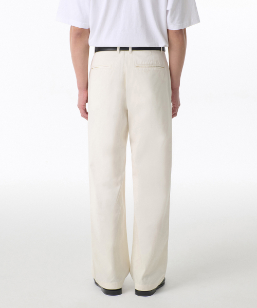 MUSINSA STANDARD（ムシンサスタンダード）の「レギュラーフィットヒドゥンバンディングチノパンツ[クリーム]（その他パンツ・メンズ・その他・40/38/42/36/34/28/29/32/30/31/33/26/27）」の2枚目の写真