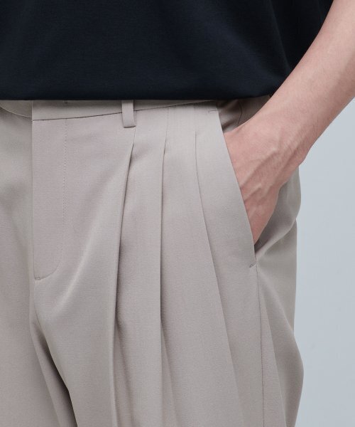 MUSINSA STANDARD（ムシンサスタンダード）の「ライトウェイトスリータックセミバルーンスラックス[ライトベージュ]（スラックス・メンズ・その他・40/38/42/30/26/27/28/29）」の5枚目の写真