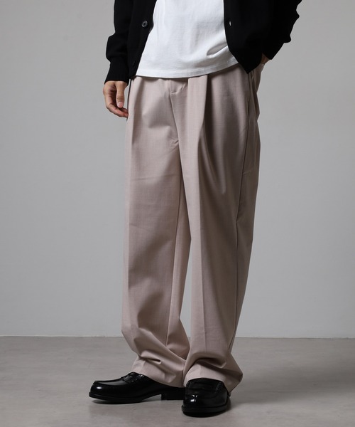 OMNES(オムネス)の「TRストレッチタックパンツ(スラックス・メンズ・ベージュ/ピンクベージュ・L/M)」の2枚目の写真