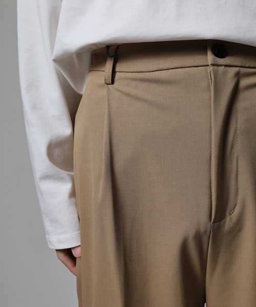 OMNES(オムネス)の「TRストレッチタックパンツ(スラックス・メンズ・ベージュ/ピンクベージュ・L/M)」の5枚目の写真