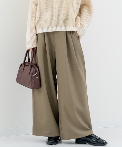 refinedworks（リファインドワークス）の「【refinedworks】タックデザイン が魅力的な ワイドパンツ（その他パンツ・レディース・チャコールグレー/ベージュ・FREE）」の2枚目の写真