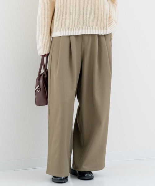 refinedworks（リファインドワークス）の「【refinedworks】タックデザイン が魅力的な ワイドパンツ（その他パンツ・レディース・チャコールグレー/ベージュ・FREE）」の3枚目の写真