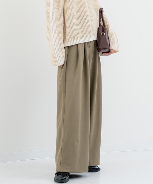 refinedworks（リファインドワークス）の「【refinedworks】タックデザイン が魅力的な ワイドパンツ（その他パンツ・レディース・チャコールグレー/ベージュ・FREE）」の4枚目の写真