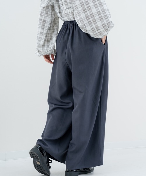 refinedworks（リファインドワークス）の「【refinedworks】タックデザイン が魅力的な ワイドパンツ（その他パンツ・レディース・チャコールグレー/ベージュ・FREE）」の9枚目の写真