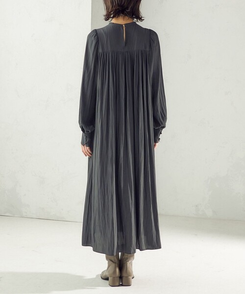 SHIPS(シップス)の「〈手洗い可能〉カッセン ギャザー ベルト付き 長袖 ワンピース(ワンピース・レディース・ネイビー/ダークグレー/グリーン・ONE SIZE)」の7枚目の写真