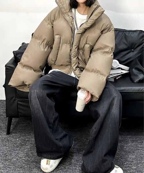 DEVICE（デバイス）の「ショート丈 ハイネック ボリューム 中綿ブルゾン ジャケット ブルゾン（ダウンジャケット/コート・レディース・ブラック/ベージュ・FREE）」の6枚目の写真