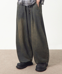 DIMITRI BLACK（ディミトリブラック）の「ASI エッセンシャルカーブドバルーンデニムパンツ_リネンライクイエローウォッシング（デニムパンツ）」