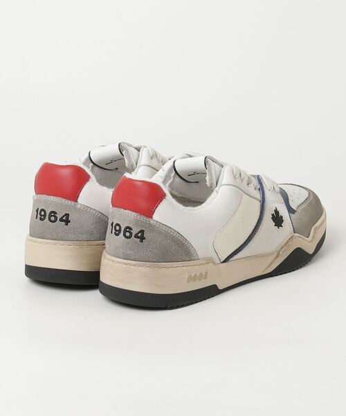 DSQUARED2(ディースクエアード)の「Spiker Sneakers/0252(スニーカー・メンズ・ホワイト・43/42/41)」の2枚目の写真