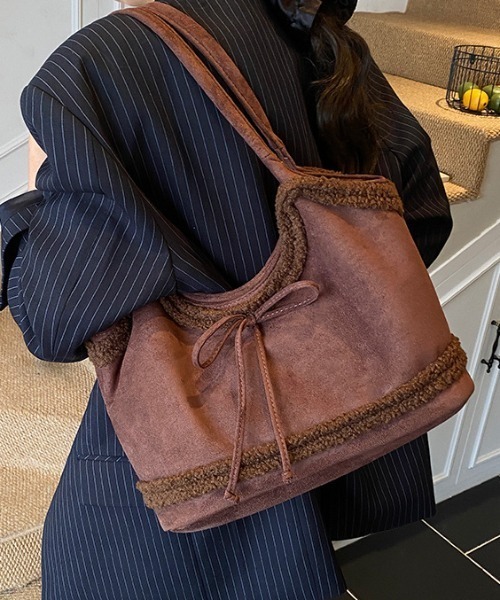 mebole(メボレ)の「リボンボアショルダートートバッグ(ショルダーバッグ・レディース・ブラック/ブラウン/キャメル・FREE)」の1枚目の写真