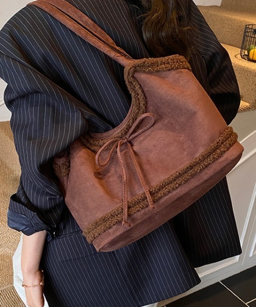 mebole(メボレ)の「リボンボアショルダートートバッグ(ショルダーバッグ・レディース・ブラック/ブラウン/キャメル・FREE)」の8枚目の写真