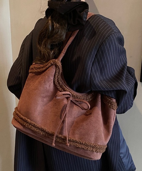 mebole(メボレ)の「リボンボアショルダートートバッグ(ショルダーバッグ・レディース・ブラック/ブラウン/キャメル・FREE)」の6枚目の写真