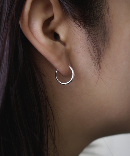 whoseA(フーシー)の「【silver925】Neat Hoop Pierce15mm / ニートフープピアス15mm(ピアス(両耳用)・レディース・シルバー/ゴールド・FREE)」の9枚目の写真