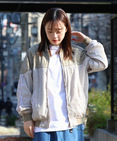 KRIFF MAYER（クリフメイヤー）の「ダービージャケット（ブルゾン・メンズ・イエロー/ベージュ/チャコール・X-LARGE/LARGE/MEDIUM）」の2枚目の写真