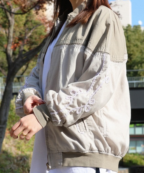 KRIFF MAYER（クリフメイヤー）の「ダービージャケット（ブルゾン・メンズ・イエロー/ベージュ/チャコール・X-LARGE/LARGE/MEDIUM）」の19枚目の写真