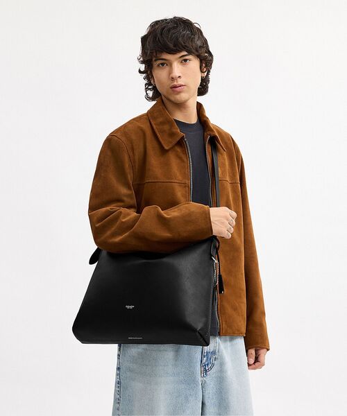 モット メッセンジャー バッグ 38（メッセンジャーバッグ）｜COACH