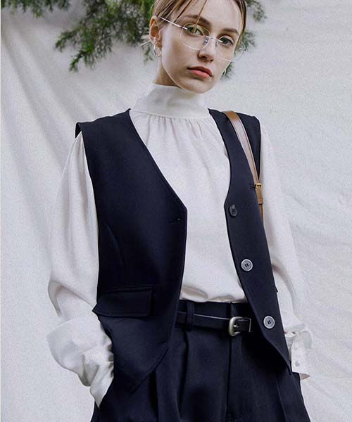 PLUNASTUDIO(プルナスタジオ)の「ピエスシティベスト - ブラック(ベスト・レディース・ブラック・FREE)」の1枚目の写真