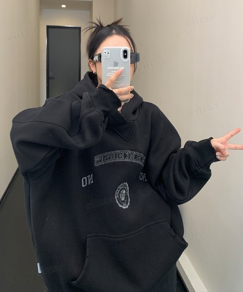 Dalfwin(ダールフィン)の「韓国ファッション RICECAKEカレッジロゴダメージ加工フーディー(パーカー・レディース・ブラック/グレー・FREE)」の8枚目の写真