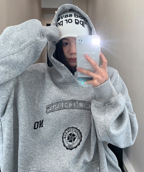 Dalfwin(ダールフィン)の「韓国ファッション RICECAKEカレッジロゴダメージ加工フーディー(パーカー・レディース・ブラック/グレー・FREE)」の22枚目の写真