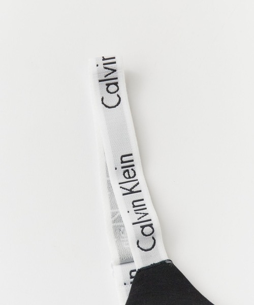Calvin Klein（カルバン・クライン）の「Calvin Klein/カルバンクライン LGHTLY LINED BRALETTE ウエストロゴ パット付き ブラレット 2026年春夏（スポーツブラ・レディース・ブラック/グレー・S/M/L）」の10枚目の写真