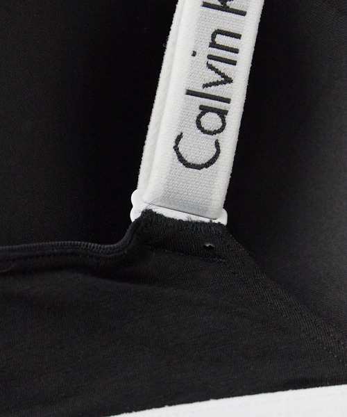 Calvin Klein（カルバン・クライン）の「Calvin Klein/カルバンクライン LGHTLY LINED BRALETTE ウエストロゴ パット付き ブラレット 2026年春夏（スポーツブラ・レディース・ブラック/グレー・S/M/L）」の5枚目の写真