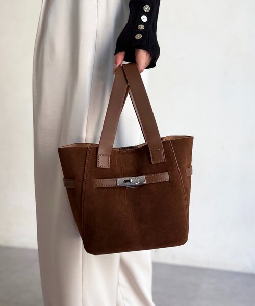 Chez toi（シェトワ）の「ポーチ付きビットバケツトート（トートバッグ・レディース・キャメル/カーキ・FREE）」の2枚目の写真