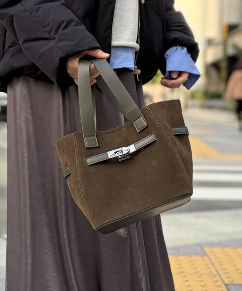 Chez toi（シェトワ）の「ポーチ付きビットバケツトート（トートバッグ・レディース・キャメル/カーキ・FREE）」の3枚目の写真