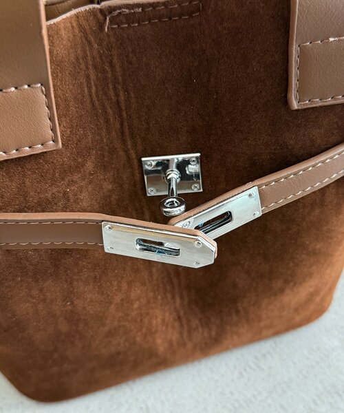 Chez toi（シェトワ）の「ポーチ付きビットバケツトート（トートバッグ・レディース・キャメル/カーキ・FREE）」の17枚目の写真