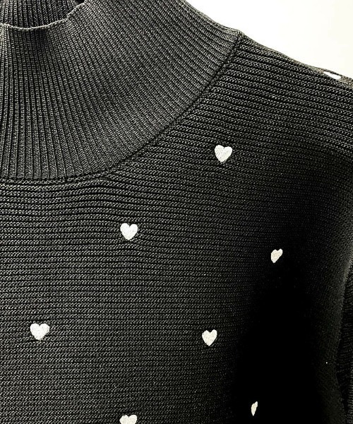 GORGE(ゴージ)の「《小さめハート刺しゅうが可愛い》レディース ハイネック ニットプルオーバー コンパクト丈 大人ガーリー 秋冬(スウェット・レディース・ベージュ/オフホワイト/グレー・F)」の13枚目の写真
