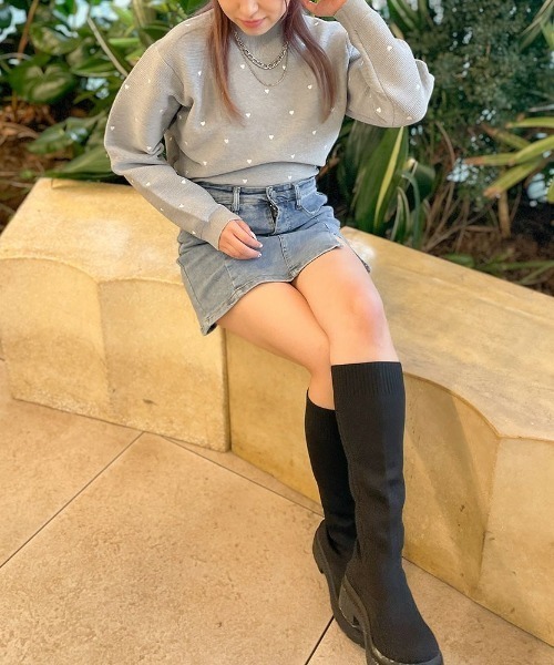GORGE(ゴージ)の「《小さめハート刺しゅうが可愛い》レディース ハイネック ニットプルオーバー コンパクト丈 大人ガーリー 秋冬(スウェット・レディース・ベージュ/オフホワイト/グレー・F)」の8枚目の写真