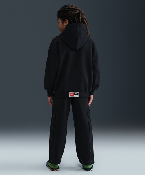 NIKE(ナイキ)の「ナイキ ナイキ YTH COB フリース プルオーバー L/S フーディ GLITCH(パーカー・キッズ・ブラック・130cm/140cm/150cm/160cm)」の6枚目の写真