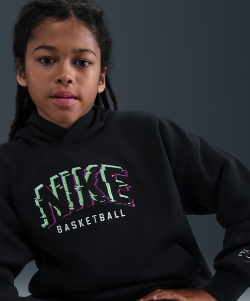 NIKE(ナイキ)の「ナイキ ナイキ YTH COB フリース プルオーバー L/S フーディ GLITCH(パーカー・キッズ・ブラック・130cm/140cm/150cm/160cm)」の3枚目の写真