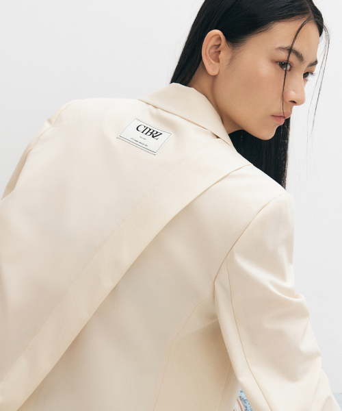 CITYBREEZE(シティブリーズ)の「テンセルルーズフィット斜め切りシングルジャケット_CREAM(テーラードジャケット・レディース・その他・FREE)」の5枚目の写真