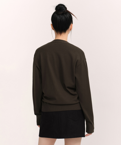 MUSINSA STANDARD WOMAN（ムシンサスタンダードウーマン）の「ウィメンズエッセンシャルリラックスドカーディガン[ダークブラウン]（カーディガン/ボレロ・レディース・その他・X-SMALL/SMALL/MEDIUM/LARGE）」の3枚目の写真