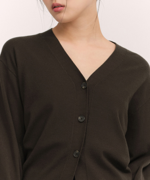 MUSINSA STANDARD WOMAN（ムシンサスタンダードウーマン）の「ウィメンズエッセンシャルリラックスドカーディガン[ダークブラウン]（カーディガン/ボレロ・レディース・その他・X-SMALL/SMALL/MEDIUM/LARGE）」の4枚目の写真