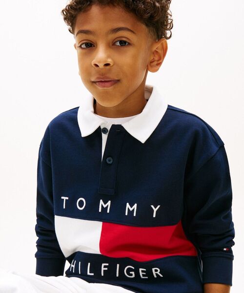 TOMMY HILFIGER（トミーヒルフィガー）の「BOYS ヘリテージフラッグジャージーロングスリーブポロシャツ（ポロシャツ・キッズ・マルチ・140cm/150cm/160cm/130cm）」の2枚目の写真