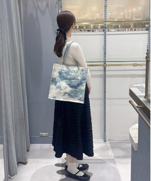 Maison de FLEUR（メゾンドフルール）の「ゴブランスクエアトート（ハンドバッグ・レディース・ダークグリーン・FREE）」の2枚目の写真