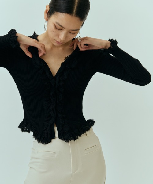 DRWCYS（ドロシーズ）の「ラッフルレースリブカーデ（カーディガン/ボレロ・レディース・ブラック/グレー/オフホワイト・FREE）」の2枚目の写真