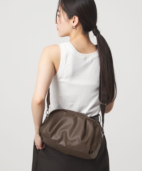 green label relaxing(グリーンレーベルリラクシング)の「<PARTE>2WAYギャザーボストンバッグ はっ水(ショルダーバッグ・レディース・ブラウン/ナチュラル/ブラック/モカ・FREE)」の15枚目の写真