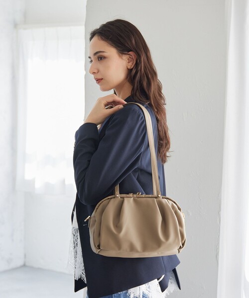 green label relaxing(グリーンレーベルリラクシング)の「<PARTE>2WAYギャザーボストンバッグ はっ水(ショルダーバッグ・レディース・ブラウン/ナチュラル/ブラック/モカ・FREE)」の16枚目の写真