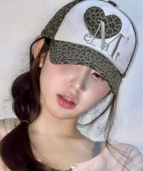 MUCENT（ムセント）の「◇MUCENT◇ブランド直輸入正規品/MUCENT SIGNATURE HEART PATCH BALL CAP シグニチャーハートパッチボールキャップ（キャップ・レディース・ブラック/カーキ/ベージュ・FREE）」の2枚目の写真