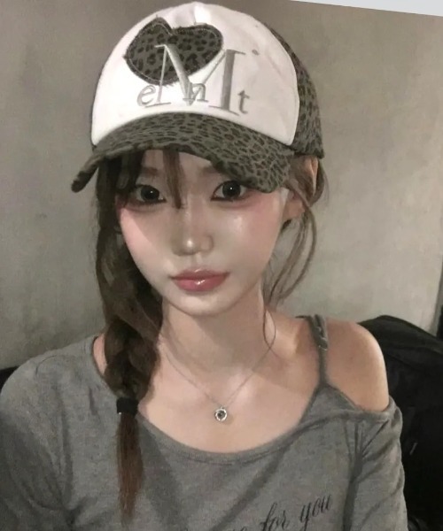 MUCENT（ムセント）の「◇MUCENT◇ブランド直輸入正規品/MUCENT SIGNATURE HEART PATCH BALL CAP シグニチャーハートパッチボールキャップ（キャップ・レディース・ブラック/カーキ/ベージュ・FREE）」の4枚目の写真