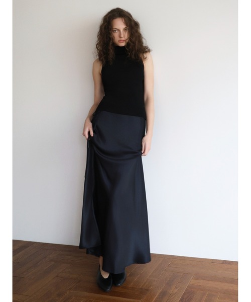NOWNS(ナウンス)の「Valerie | Satin drawstring skirt(スカート・レディース・ブラック/ネイビー・FREE)」の3枚目の写真
