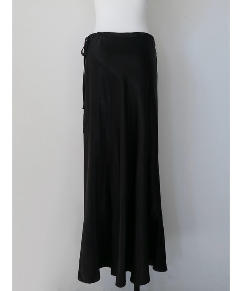 NOWNS(ナウンス)の「Valerie | Satin drawstring skirt(スカート・レディース・ブラック/ネイビー・FREE)」の10枚目の写真