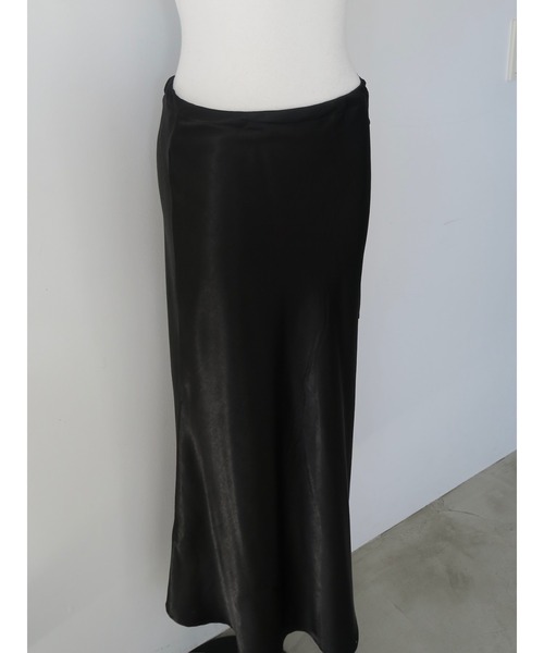 NOWNS(ナウンス)の「Valerie | Satin drawstring skirt(スカート・レディース・ブラック/ネイビー・FREE)」の11枚目の写真